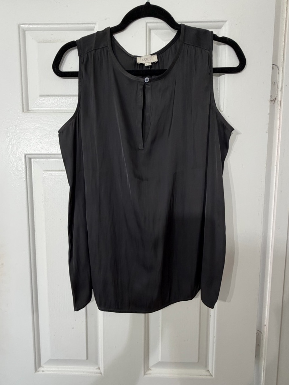 LOFT Outlet NWT Black Sleeveless Top
